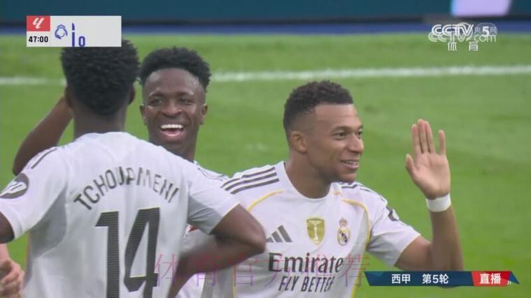 记者:姆巴佩、维尼修斯训练与教练组在一起 记者:姆巴佩、维尼修斯训练与教练组在一起